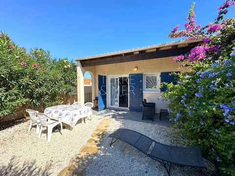 Jolie maison sur le secteur des Capellans, proche plage et centre commercial. Dans une résidence sécurisée avec piscine. Cette maison lumineuse rénovée en 2022 sera vous séduire par son emplacement calme et sans vis à vis. Composée en rez-de-chaussée...