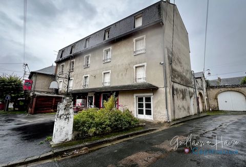 À Vendre : Ancien Hôtel de la Cloche, bâtiment historique à Levroux Situé au cur de Levroux, l'Hôtel de la Cloche est un bâtiment emblématique chargé dhistoire, offrant un cadre unique et un potentiel exceptionnel. Ancienne auberge de renom, ce lieu ...