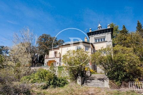 VILLA WITH GARDEN ON A PLOT OF MORE THAN 3,000 METERS IN SAN LORENZO DE EL ESCORIAL. A beautiful villa in a privileged environment, built in 1940, transmits all the spirit of Herrerian architecture, a solid structure where granite and slate are signs...