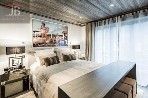 This magnificent 25m2 apartment, freshly renovated with high-end materials, is an oasis of comfort and modernity. Every detail has been meticulously thought out to create a welcoming and functional space, perfect for enjoying all that Megève has to o...