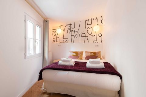 Checkmyguest vous propose ce sublime appartement de 70 m² situé dans le vibrant quartier de Pigalle, à Paris 9e. Doté de trois chambres, d'une terrasse et de nombreux équipements modernes, cet espace offre un cadre élégant et paisible, idéal pour enr...