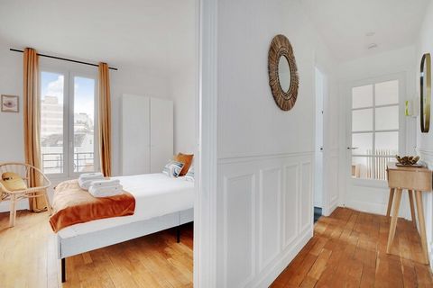 Sumérgete en el encanto de Suresnes con este acogedor apartamento totalmente equipado. Ubicado en un barrio animado, este elegante refugio ofrece la combinación perfecta de comodidad y conveniencia, lo que lo convierte en una opción ideal para tu esc...