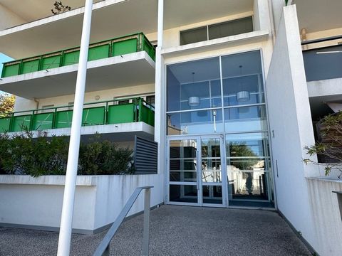 Dans la résidence récente et sécurisée Les Opalines, découvrez cet très bel appartement T2 de 40,10 m² avec terrasse et garage proche centre-ville. Cet appartement est vendu loué. Situé au 3ème dernier étage avec ascenseur, il se compose dune entrée,...