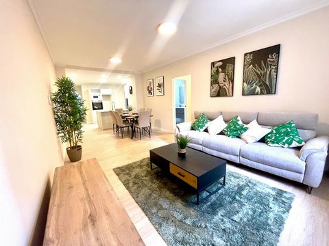 En PROPERTY TENERIFE tenemos el placer de ofrecerles en venta este precioso apartamento a estrenar, ubicado en el centro de Santa Cruz. Se encuentra en la 1ª planta con ascensor, y se distribuye en un amplio salón comedor con acceso a un estupendo pa...