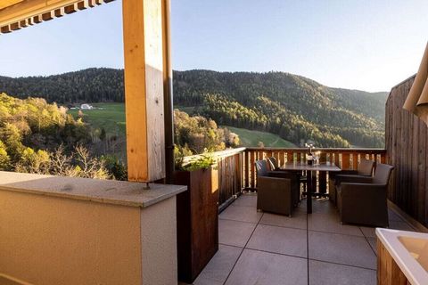 Moderne Fewo mit Panorama -Südbalkon samt privater Whirlwanne! Die Fewo Sonne, Mond und Sterne bietet ein Doppelzimmer mit rundem drehbarem Bett samt Sternenhimmel. Das zweite Doppelzimmer erinnert an ein Raumschiff und hat ein privates Tages-WC ange...