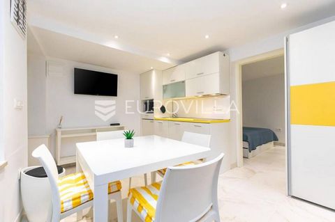 Istria, Rovinj, a beautiful small apartment of 35m² is available for long-term rent in the city center of Rovinj. The apartment is located on the most famous street in Rovinj, slightly set back from the hustle and bustle. It consists of a small kitch...