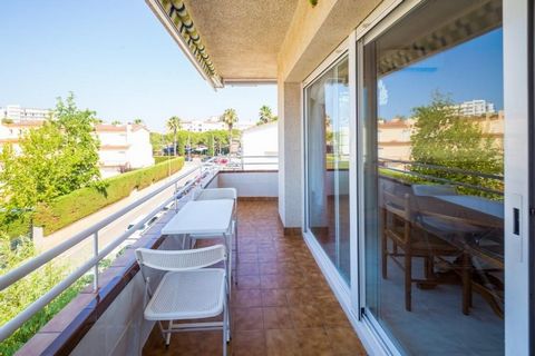 Unique and EXCLUSIVE opportunity in the center of Playa de Aro! We present this charming 3-bedroom apartment with a valid tourist license and private parking space, ideal for both an unforgettable holiday and high profitability in tourist rentals. Th...