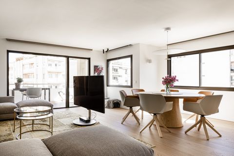 Hervorragendes modernes Apartment in fantastischer Lage in Palma Tolles, komfortables Apartment in bester Lage für das Stadtleben Diese außergewöhnliche Wohnung befindet sich in zentraler Lage in Palma, nahe dem beliebten Viertel Santa Catalina mit s...