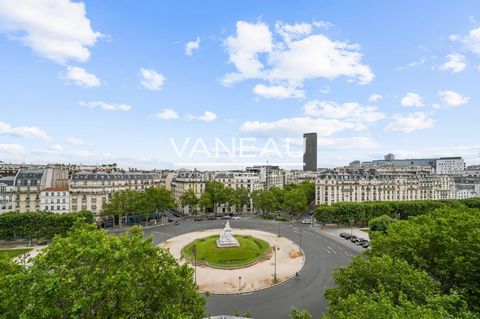 Entdecken Sie diese charmante 12,68 m² große Wohnung im Herzen von Paris 15ème. Dieser Ein-Zimmer-Raum ist perfekt für eine einzelne Person und bietet eine Mischung aus Komfort und Funktionalität. Das Interieur verfügt über eine moderne Doppelverglas...