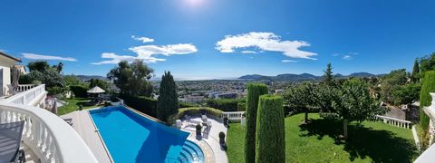 Located in a dominant position, in a residential area of ​​Mandelieu, this villa offers you a panoramic sea view, easy access to all city center roads and shops, facing south. Quality villa of approximately 250 m², in excellent condition composed of ...