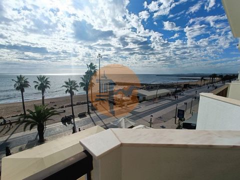 Apartment in der ersten Reihe von Quarteira mit herrlichem Meerblick. Entdecken Sie das Privileg, am Meer zu leben, in diesem herrlichen Apartment mit 2 Schlafzimmern in Quarteira, direkt an der Küste gelegen, mit atemberaubendem Blick auf das Meer u...