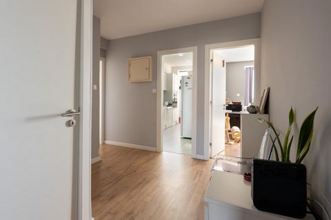 Apartamento T3, totalmente remodelado e com bastante luminosidade, com garagem e muito bem localizado na Quinta da Bicuda, Cascais. O apartamento tem 103,44 m² e oferece um ambiente moderno e acolhedor, com acabamentos da mais alta qualidade. A quant...