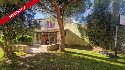 Située à La Foye-Monjault (79360), entre Niort et Saint Sauveur d'Aunis, cette charmante maison bénéficie d'un cadre paisible et verdoyant, idéal pour les amoureux de la nature. La ville offre un environnement calme tout en étant proche des commodité...