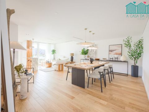 Novo empreendimento, de segmento de luxo, no centro da cidade de Aveiro, composto por apartamentos da tipologia T2 e T3. Apartamentos distribuídos por hall de entrada, sala de estar e jantar com cozinha e open space, generosas varandas com excelente ...