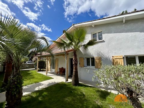 AUDENGE - Située dans un quartier calme et résidentiel à seulement quelques pas du bassin et en lisière de forêt, l'AGENCE DE L'HORIZON vous invite à découvrir cette charmante villa à l'abri des régards indiscrets. Le rez-de-chaussée offre un espace ...