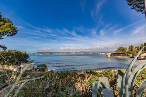 Prächtige Villa auf der Westseite von Cap d'Antibes. Ideal gelegen, in einem geschlossenen Bereich, mit Blick auf den Strand von Ondes. Das Grundstück ist 1448 qm groß. Die Wohnfläche beträgt 142 m² + ein Studio von 27 m² und eine Garage von 100 m². ...