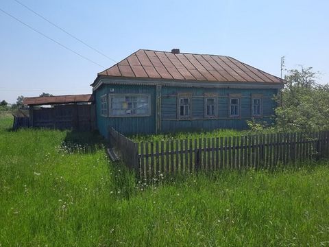 Продается дом экологически чистом месте- с. Городковичи, Спасский р-н. Дом бревенчатый, в пригодном для проживания состоянии! Газ и электроэнергия заведены в дом, есть печь, центральное водоснабжение - по границе участка. Дом просторный, с двумя комн...