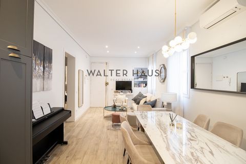 This elegant 69 m² apartment in the heart of Recoletos, Madrid, is the ideal option for those looking for a luxury property in one of the most exclusive areas of the city. With a design that makes the most of each space, the property has two bedrooms...