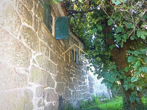 Granitvilla mit 9 Schlafzimmern Er lebt den ganzen Tag in einem U-förmigen Stein in São Pedro do Sul, in der Region Dão Lafões, in Zentralportugal. Es ist eine charmante und einladende Gegend, in der Sie einen entspannten und komfortablen Lebensstil ...