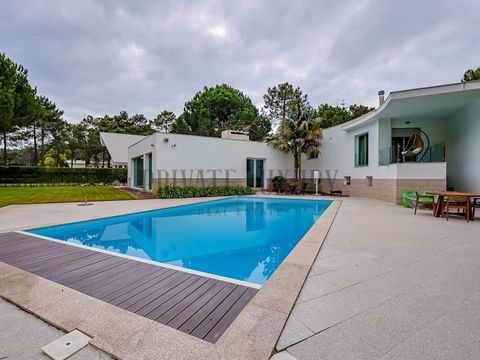 **Sale of 5 Bedroom Luxury House - Herdade da Aroeira** *Exclusivity, Comfort and Sophistication in one of the Most Prestigious Condominiums in Lisbon* We present this magnificent 5 bedroom villa, located in the prestigious Herdade da Aroeira, one of...