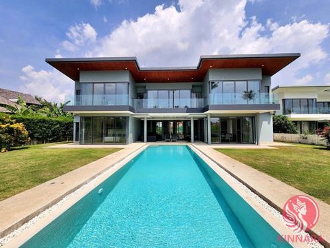 Откройте для себя непревзойденный роскошный образ жизни в Phuket Laguna Home. Современная вилла с 4 спальнями, обладающая потрясающими видами на гольф-поля. С площадью 1200 кв. м., этот стильный уголок предлагает идеальное сочетание спокойствия и уто...