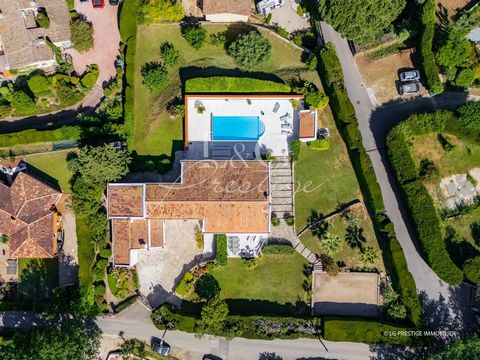 Auribeau-sur-Siagne - Discover this exceptional villa where tranquility reigns. Bathed in light and surrounded by greenery, this property is an invitation to serenity and refinement. With 243 m² of living space, every area of this villa is designed t...