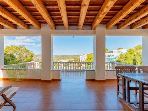 Just 10 minutes from the centre of Sitges, this bright and cosy 391 m² built property is set on a plot of 636 m², with large terraces offering beautiful views of the Garraf mountains. The house, distributed over two floors plus a large garage, stands...