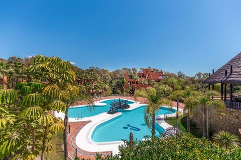 Located in Nueva Andalucía. Discover this stunning 3-bedroom, 2-bathroom apartment located in the heart of Nueva Andalucia. Perfectly positioned close to top amenities, including renowned golf courses, schools, beaches, restaurants, and shops, this a...