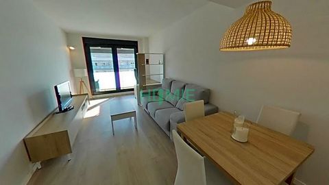 This open space flat is at Carrer Clara Campoamor, 08930, Sant Adrià de Besòs, Barcelona, on floor 5. It is a sunny flat, built in 2019, that has 90 m2 and has 2 rooms and 2 bathrooms. It is outdoor property with east. Besides, it includes equipped k...