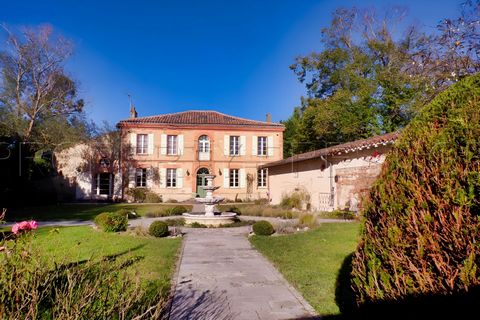 GERS MAISON DE MAITRE XIXéme 2,4 HA. Située dans une jolie petite province gasconne, au cœur de la vallée de la Save, nous vous proposons une charmante maison de maître d’environ 300 m² habitables sur 3 niveaux avec des volumes plus que généreux : un...