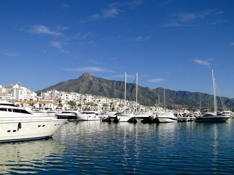 Located in Puerto Banús. A unique opportunity to acquire an investment or holiday property in the heart of Puerto Banus with direct access to the port and the central square and yet in a quiet position. The property benefits from a private secure und...