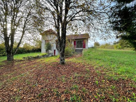 Située à Asprières (12700), cette maison offre un cadre paisible dans un environnement préservé, idéal pour les amoureux de la nature à proximité du centre d'Asprières et de son école. Idéalement située proche de Capdenac et Figeac avec tous les serv...