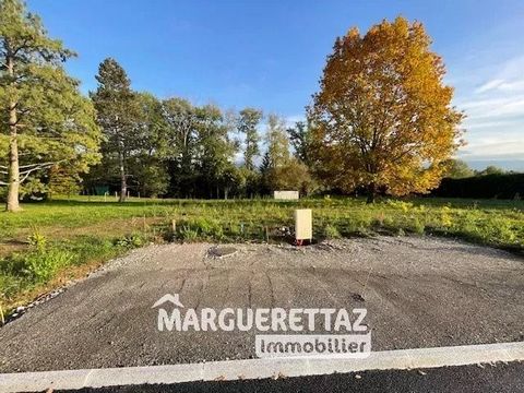 Terrain constructible viabilisé Idéalement situé dans un secteur résidentiel calme et ensoleillé de CONTAMINES SUR ARVE secteur Pouilly, ce terrain plat de 1432 m² (dont 51 m² de voirie en indivision) en bordure de ruisseau est situé à seulement 2 mi...