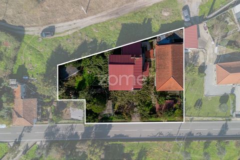 Identificação do imóvel: ZMPT571951 Come and see your new home... 1) Urban + rustic article: House with land House for renovation , with a total land area with ​​737 sqm , divided into 2 articles: urban land with 487 sqm and rustic land with 250 sqm....