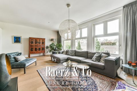 Cornelis Krusemanstraat 1-K, 1075 NB te Amsterdam. Op een fantastische locatie in Amsterdam Oud-Zuid bieden wij dit sfeervolle dubbele bovenhuis (ca. 168m²) met drie ruime slaapkamers te koop aan! Het appartement is bijna op de hoek van de Cornelis K...