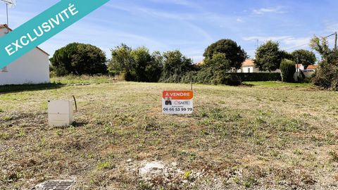 Jérôme DEPREZ - SAFTI vous propose ce terrain Constructible de 532 m² à Les Magnils-Reigniers Caractéristiques : Superficie : 532 m² Emplacement : Lotissement calme et bien situé Environnement : Cadre verdoyant en campagne. Proximité : Écoles, commer...