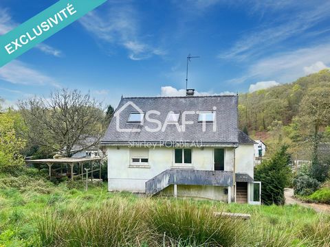 En campagne, à 10 minutes des commerces et écoles de Scaër, venez découvrir cette maison à rénover de 82 m² construite en 1964. Elle se compose, au 1er étage, d'une cuisine ouverte sur le salon-séjour, d'une chambre, d'une salle d'eau avec W.C. et d'...