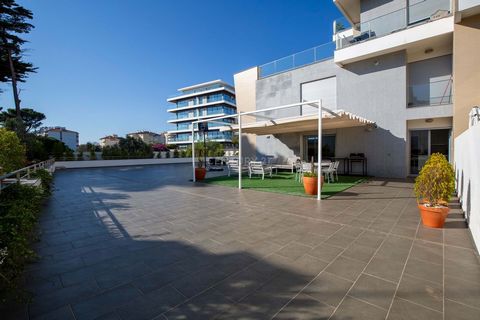 Discover this 3-bedroom apartment in a recent and well-located building in Quinta das Marianas, perfect for those seeking a modern, spacious, and comfortable living space. This apartment stands out for its extremely large and bright living room, with...