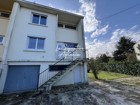 À vendre à Agen, cette charmante maison de 60 m2 répartie sur trois niveaux est idéale pour une première acquisition ou un investissement locatif. En rez-de-chaussée, vous trouverez un spacieux garage, ainsi qu’une pièce aménagée en chambre. Le premi...