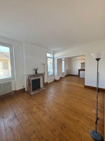 NOUVEAUTÉ dans votre agence La Tribune de l'Immobilier Laissez-vous séduire par cette splendide maison de ville de 170 m2, mêlant charme authentique et volumes généreux. Son parquet en bois d'origine apporte une élégance intemporelle. Son emplacement...