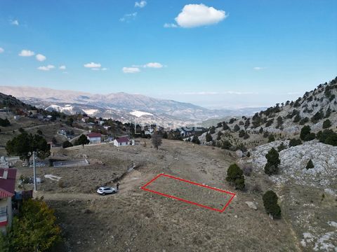 Terrain à Vendre à Antalya Konyaaltı Çağlarca Le terrain à vendre est situé dans le village de Çağlarca, Konyaaltı, Antalya. Le village de Çağlarca reçoit chaque jour de nombreux visiteurs d'Antalya avec ses restaurants spéciaux, ses hôtels bungalows...