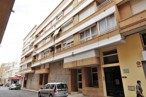 Raw premises on the ground floor of a building with good constructive quality and an age dating from 1.998.~ Recayente to a single façade facing West.~ Its special height allows the construction of a mezzanine and the meters of façade the opening of ...