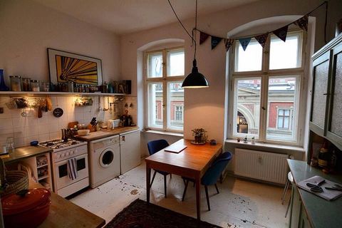 From ... : Super bright flat in an old building with floorboards and large eat-in kitchen. Utilities included. Best for 1 person or a couple, (please RELIABLE), as one of the two rooms is a walk-through room. With bathtub, by the way . PRICE: 1200 Eu...