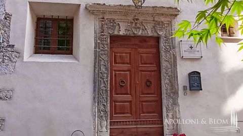 Period building completely renovated, in the historic center, for sale in Sarteano, Siena.Nestled in the historic center of Sarteano, this building is a small gem recently renovated that stands out for having been the birthplace of Pope Pius III, nep...