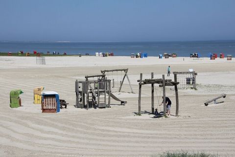 Gezellige en comfortabel ingerichte hoekwoning met prachtig terras op het zuidwesten en idyllische tuin. Dornumersiel is een gezinsvriendelijke badplaats aan de Noordzee met een prachtig uitzicht op de eilanden Baltrum en Langeoog voor de kust. Alles...