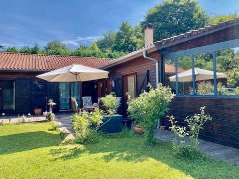 Située dans le Gers, entre Nogaro et Le Houga, à 30 minutes de Mont-de-Marsan, cette maison de 2006 de plain-pied en ossature bois offre un cadre de vie paisible et harmonieux sur un terrain plat arboré et clôturé de 2471 m² doté de plusieurs arbres ...