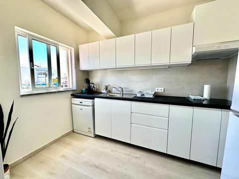 Appartement rénové de 1 chambre à proximité de la plage de Santa Eulália. Comprenant un salon avec balcon, une cuisine, une chambre, une salle de bains et un garde-manger. Bars, restaurants et boutiques Idéal pour les vacances et monétiser. Pour visi...