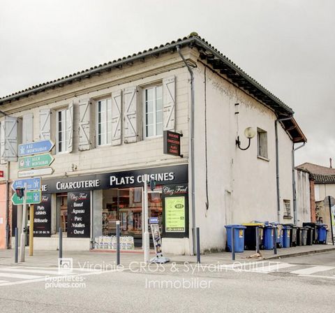 EXCLUSIVITE-INVESTISSEURS-COEUR DE VILLE SAINT JORY Immeuble de rapport situé au coeur de SAINT JORY et sur l'avenue principale avec une belle visibilité et un très bon emplacement. Constitué de 3 lots, il se décompose comme suit : -En RDC et coté ro...