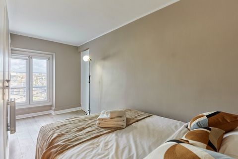 Zapraszamy do naszego 26-metrowego apartamentu położonego w centrum Paryża, w sercu słynnej dzielnicy Marais, 8 minut od L'ARENA BERCY. Kilka metrów od słynnego Place des Vosges, znanego z ogrodu, galerii sztuki, kawiarni i herbaciarni, restauracji i...