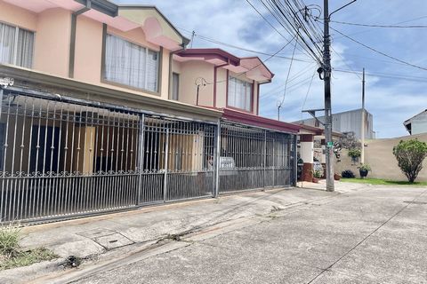 Property-LL140 House in Residential in Mata Plátano, Goicoechea. Azul del Prado Urbanization. 2-storey house in residential with spire. First floor: Living room, dining room, guest bathroom, office or bedroom with full bathroom, terrace with garden, ...